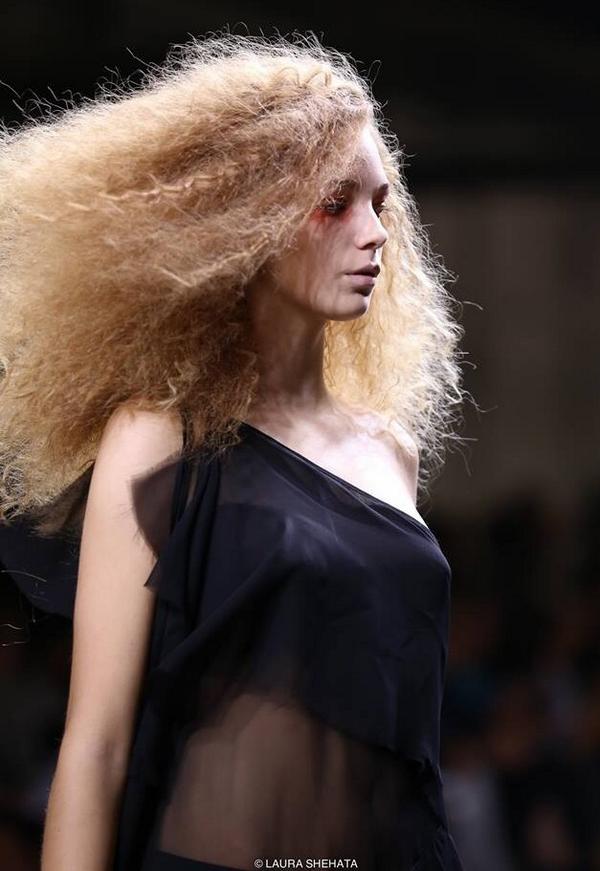LauraShehata's tweet photo. The hair!! #marquesalmeida #lfw #ss15 #fashionweek #fashion #TopshopShowspace #TOPSHOP @_MARQUESALMEIDA http://t.co/mxN7QFiZ2R