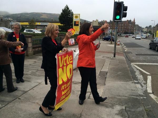 LukePollard's tweet image. People honking support for #labourno on Portobello Road #indyref