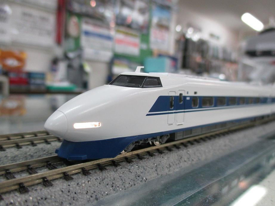 KATO製品仕様　100系新幹線向け　LED室内灯16本セット 鉄道模型／KATO］100系新幹線＜グランドひかり＞ 16両を並べる