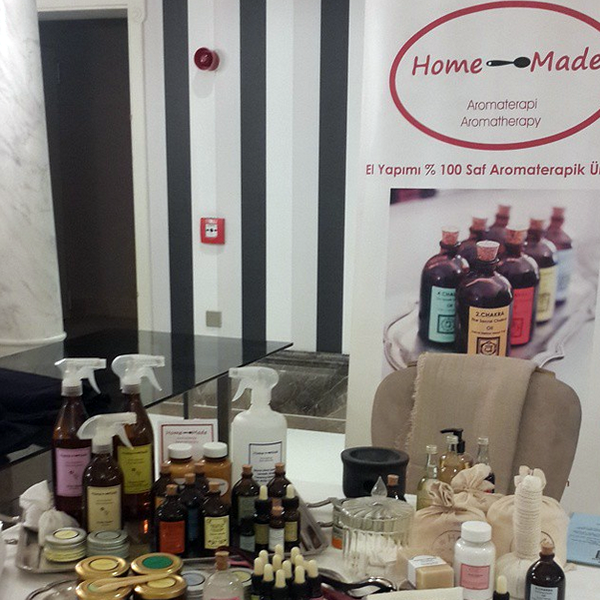 HMAromaterapi's tweet photo. Homemade Aromaterapi ve Yükselen Çağ, Digital Health Summit 2014 standımıza bekliyoruz #dhsturkey http://t.co/o0IVu2FSLw