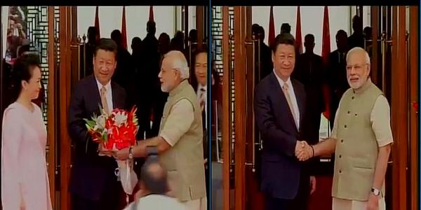 ANI's tweet image. PM Narendra Modi welcomes Chinese President Xi Jinping at a hotel in Ahmedabad