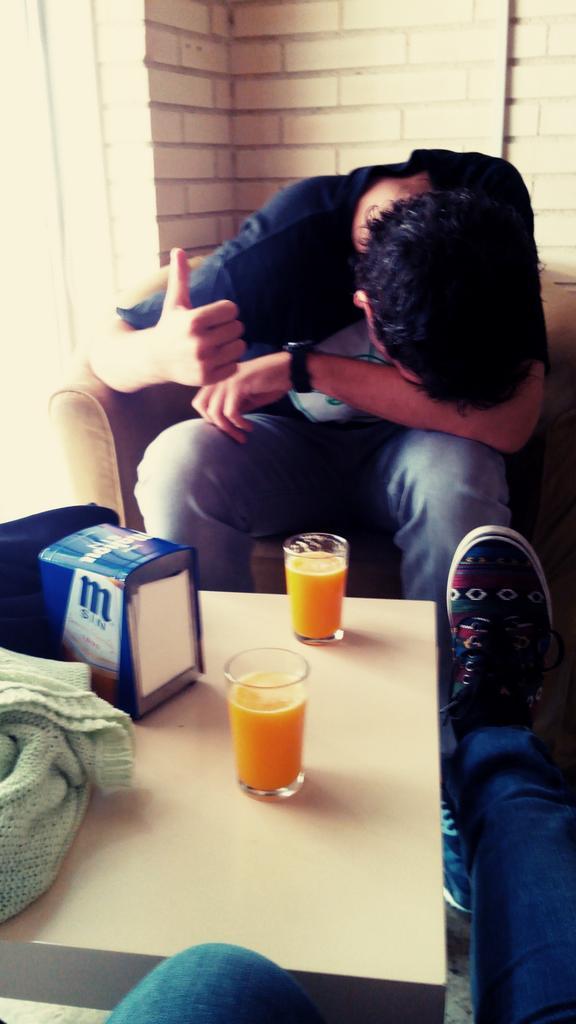 DavidGalilea's tweet photo. “@elisiturbe: Desayuno express http://t.co/lb0Ile9NKA”