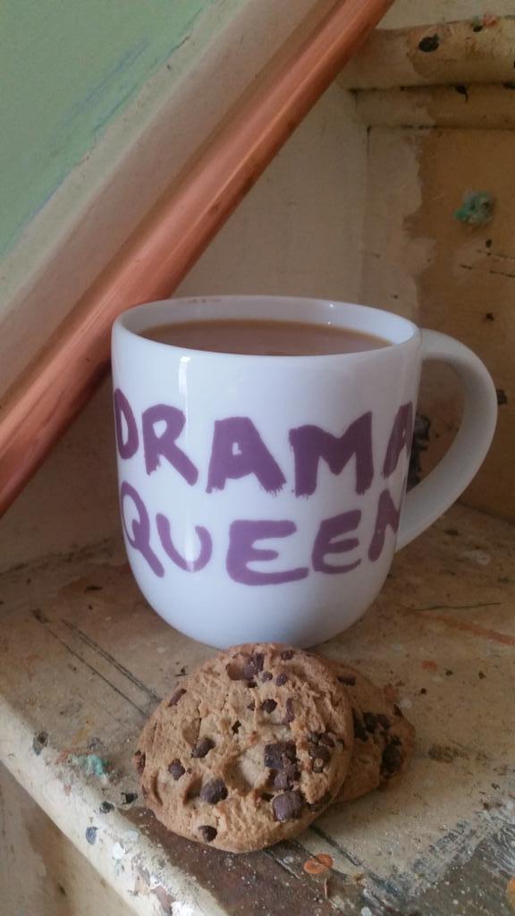 awgheating1's tweet photo. What a brew. And biscuits. Not sure what they are trying to tell me with that mug! Got to be an 8.7/10 #plumberstea http://t.co/adi8S6MT1Z