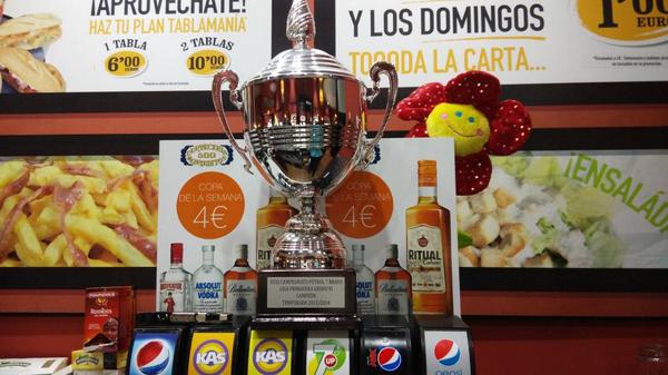 100M_Viapol's tweet photo. Ya esta en la sede el trofeo del campeon liga primavera Bravo. Enhorabuena!!! #futbol7bravo #campeones @HellooMonday http://t.co/d1cAQCt7y3