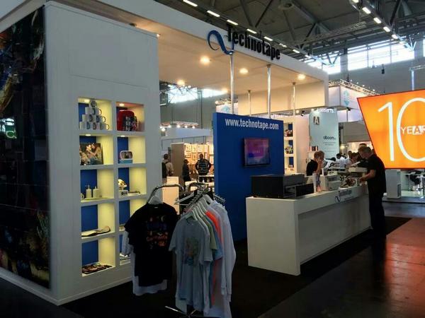Goenga59's tweet photo. Onze sponsor #Technotape met hun schitterende stand op de #Photokina2014 beurs in #Keulen. @BonneKW Lekker bezig!! http://t.co/oRdgJJTzCC