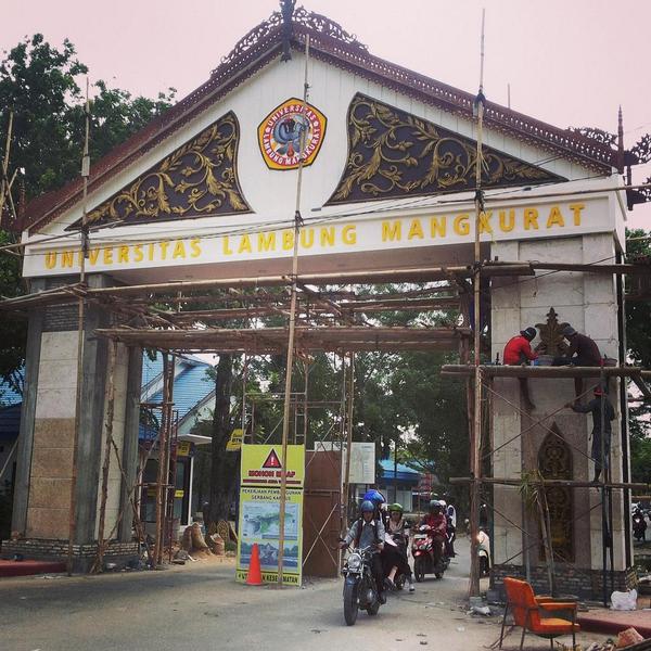 InsyaAllah Senin 22 September 2014 Gerbang Kampus utama #Unlam akan diresmikan :D □ IG : mahasiswaunlam <a href="/IKAUnlam/">IKA UNLAM</a> □