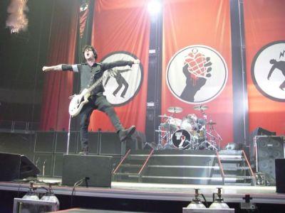GDHistory's tweet image. 9 years ago today Green Day performed in Des Moines, Iowa in support of 'American Idiot'. greendayauthority.com/tour/show/244/