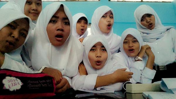 intanmayasally's tweet photo. SGD2 {} http://t.co/b0Z787XxxW