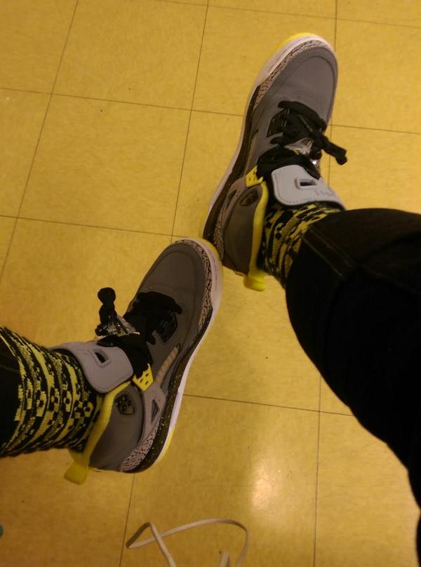 Fresh_Nerd_'s tweet image. Day 3 #jsWeek Yellow gray black Spikes