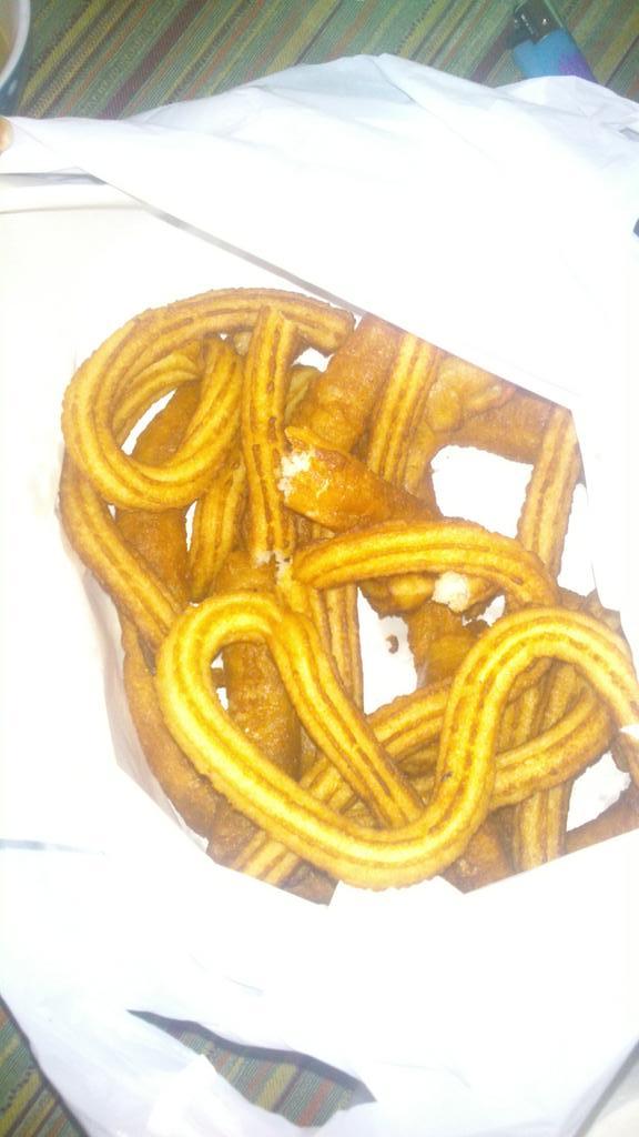 norama1104's tweet photo. Churros con chocolate pa la peña! @adridrip @1891Criis @jose88munoz http://t.co/nG1nU8ir18