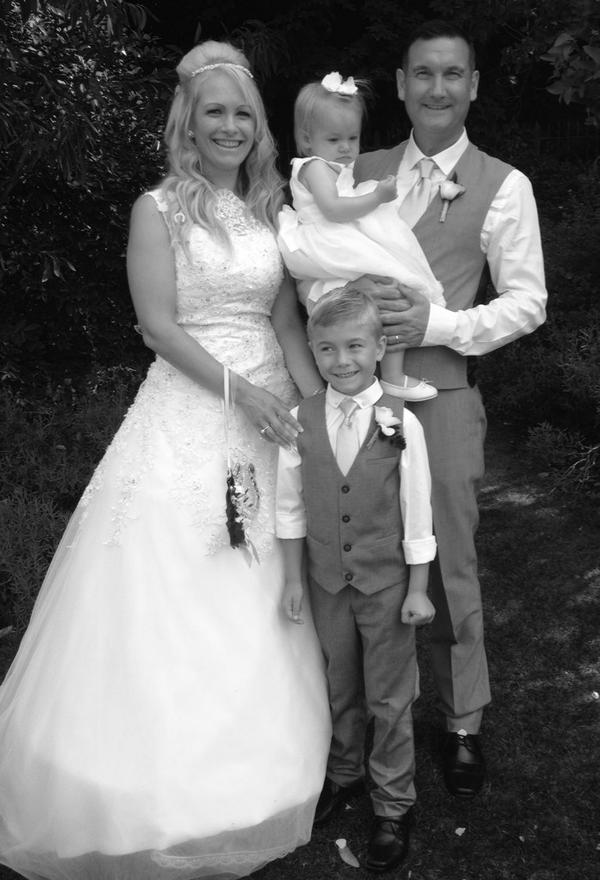 xEmmsX's tweet photo. x My beautiful family x http://t.co/e8yLAQtsVc