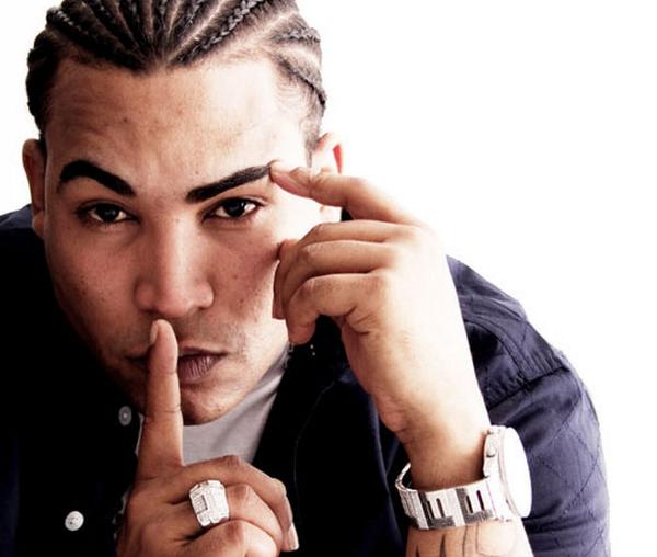 Don Omar detenido por violencia machista> mdia.st/1uHadjv