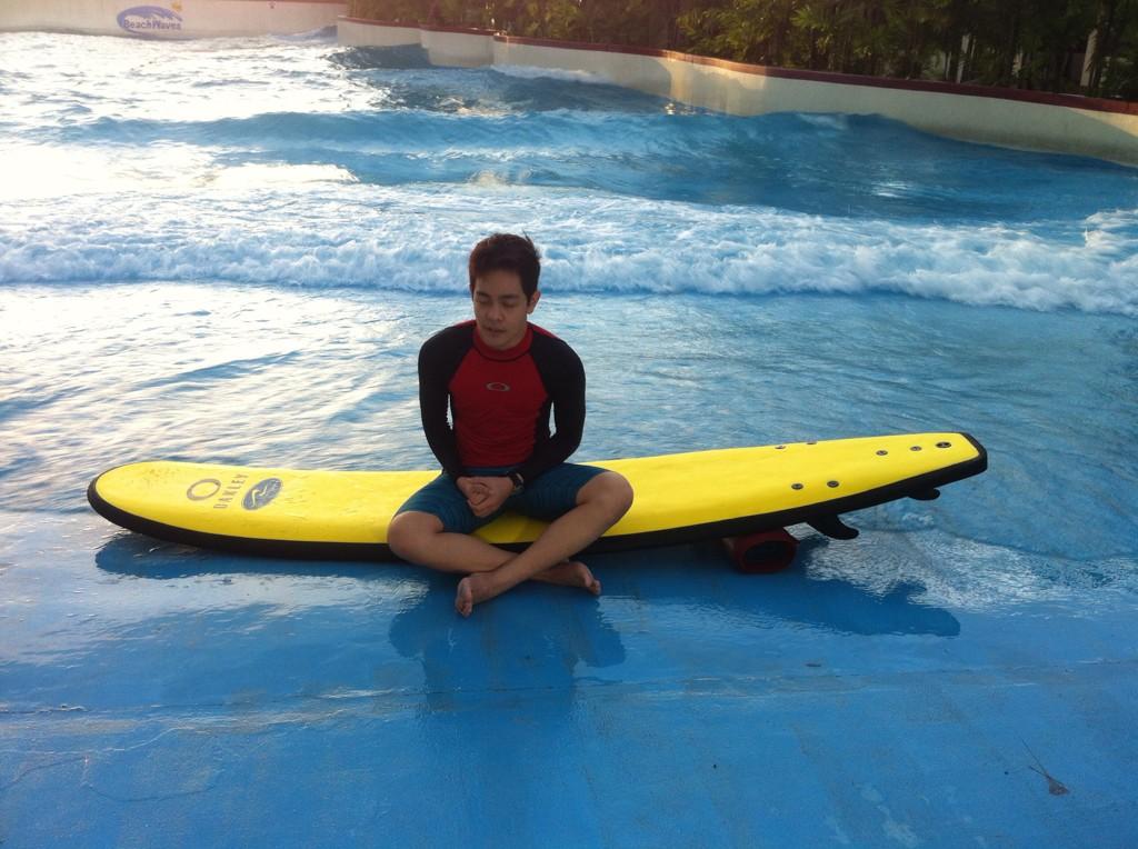 Try nya mag-surfing!!! Happy Birthday Julian Trono 