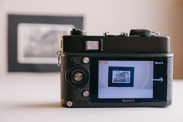 Benji_Cherry's tweet image. Epic DIY skills - Photographer retrofits sony sensor into an old Konica rangefinder buff.ly/X6LoRN @petapixel