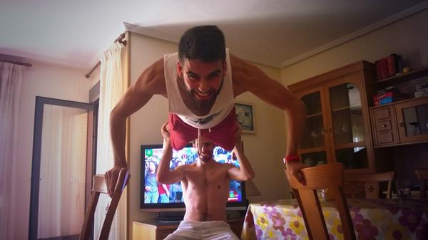 SantiAven's tweet photo. Ejercicio combinado: flexiombros #zapeando204 http://t.co/ImpR9Ykswo