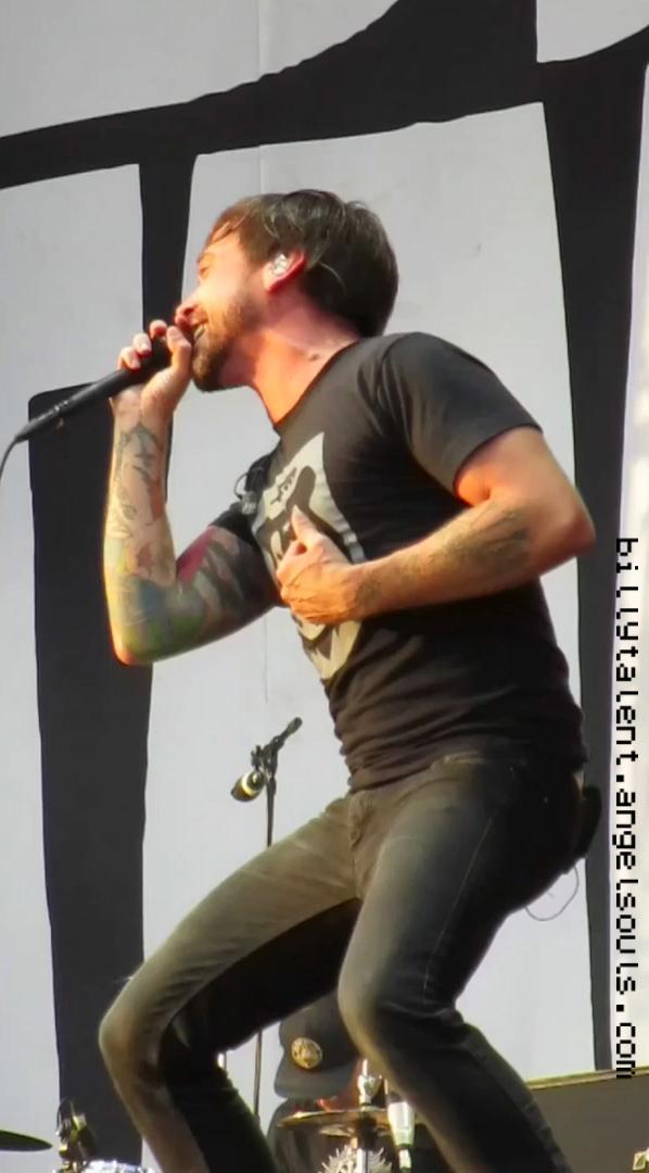 angel063's tweet photo. @billytalentband at @RocknHeim #rnh2014 by me and @Babygina23 #BillyTalent #BenKowalewicz http://t.co/O7mIM2Ojpo