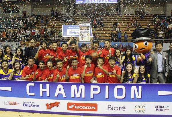 dblindonesia's tweet photo. Dan ini dia Juara bertahan, @frateransby ! Congrats For CHAMPION  It's fantastic night guys! #HondaDBL2014 http://t.co/xcTIUlt7zF