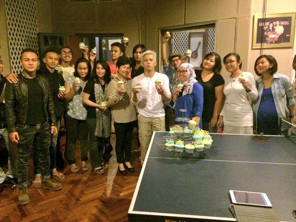 18plusitive's tweet image. .@18Plus_Official sama tim @MusicaStudios dan Ariel NOAH ngerayain ultah Ariel