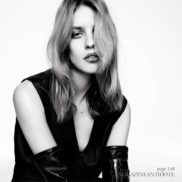 Mag_Antidote's tweet photo. Inside the #NightIssue viewed by #MiguelReveriego with @Juliafrauche wearing #Hermes and #VeroniqueBranquinho. http://t.co/oPs2LeRqgH