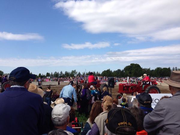 simcoecounty's tweet photo. Tractor dancing @IPMandRE. 795 acres of everything you could imagine #SimcoeCountyIPM http://t.co/WJxd5A8l1q