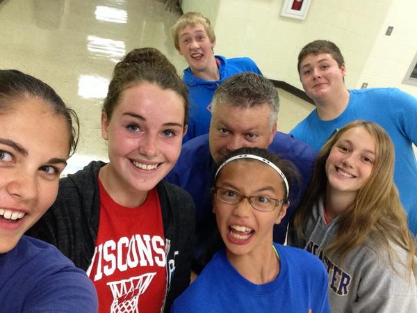 alexlstone's tweet photo. WIN time groupie with our super cool principal!! #lms_spirit #arrowpride http://t.co/MqWsGsWtKc