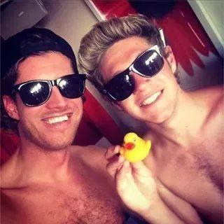 orianautrera's tweet photo. OMG! @NiallOfficial Since when you smoke? o.o why??? http://t.co/pQkQo0z19u