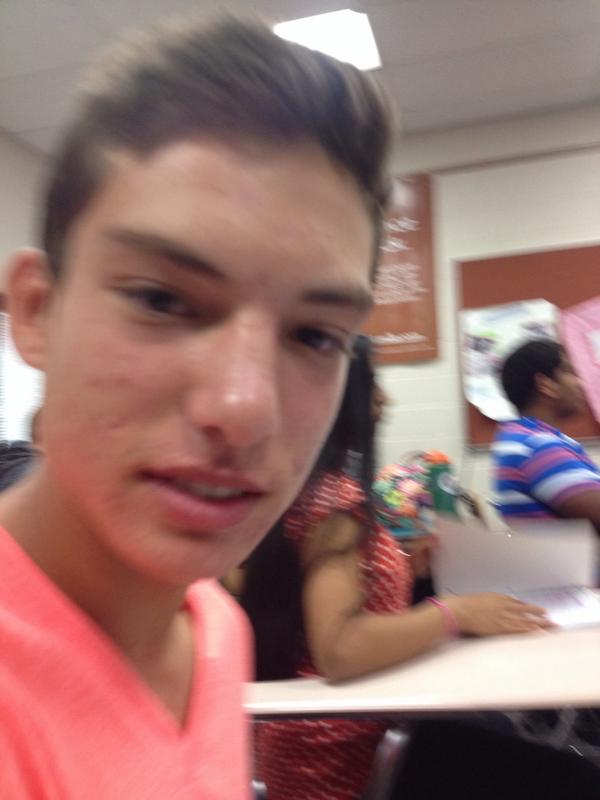 Grant4king's tweet photo. Do NOT vote for @NMLivingston5 http://t.co/bKQLITCd8a