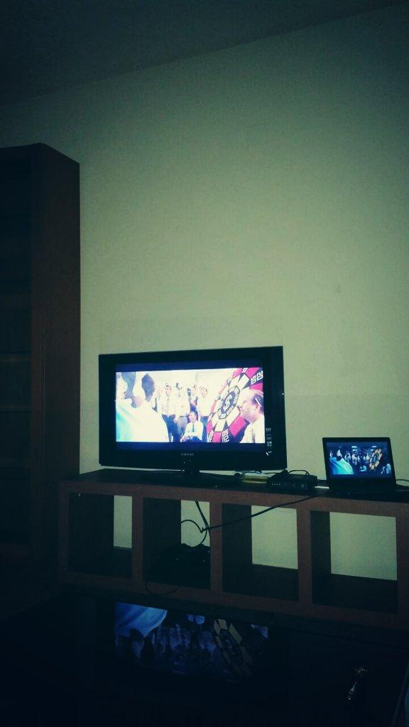 NowaFernandez's tweet photo. Peliculeando con los feos de @_Josedemallorca @AlbertoMatoque @crisssoriano #compis #pisito #lobitowallstreet http://t.co/SlzcqtHGWF