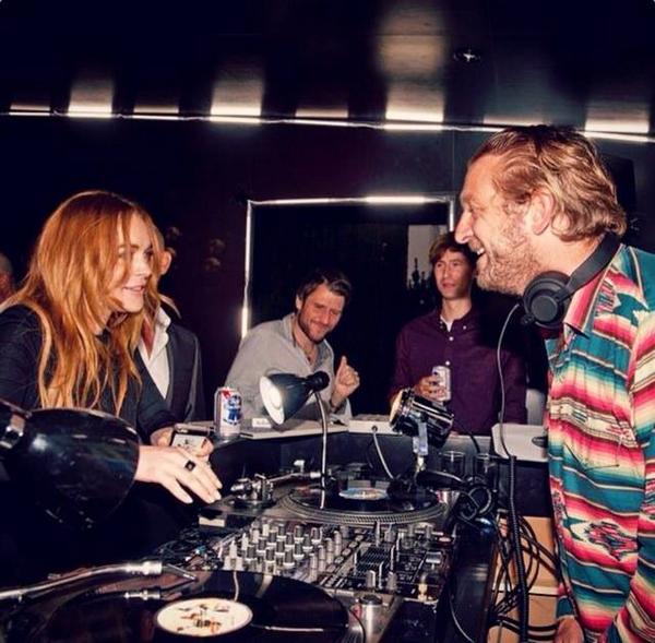 Lilo_news's tweet photo. #LindsayLohan #TheFunPalace at the @britishvogue #LFW #closingparty #London #England #September2014 http://t.co/nBjbbadaLV