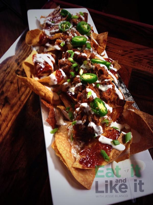 eatitandlikeit's tweet photo. Good stuff. Bbq pork nachos. #huntercattle @NeoHHI http://t.co/8AZLHOxVSU