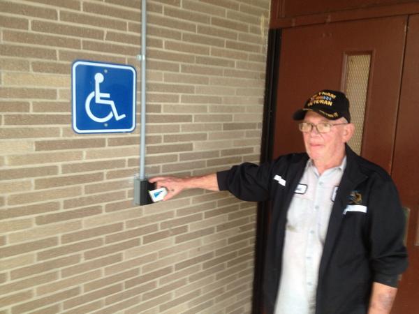 RoyHonSon's tweet image. Paul showing off the security at LR. Looking clean and safe #lakeroadrocks