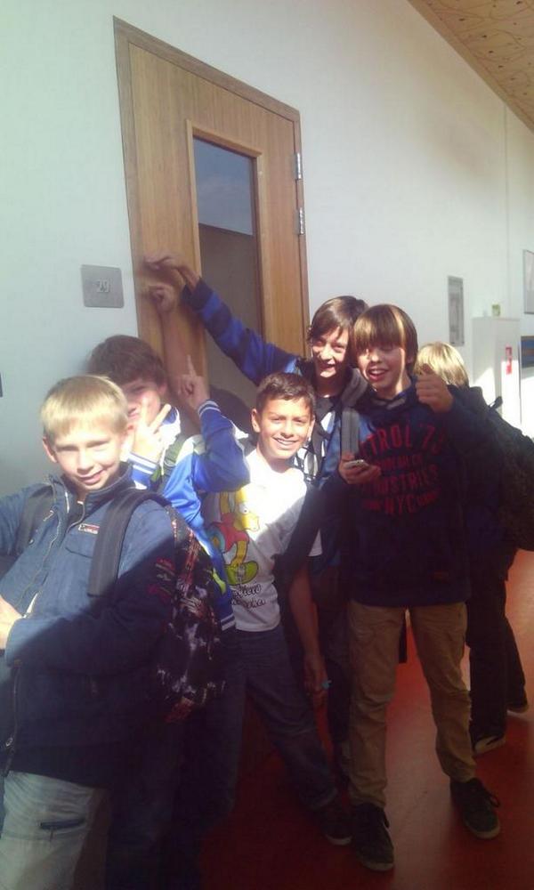 collinvv's tweet image. HAAAAAAAII