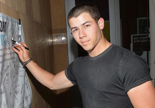 Happy Birthday Nick Jonas! Watch him & GF Olivia Culpo in his new vid make us ALL "Jealous"  