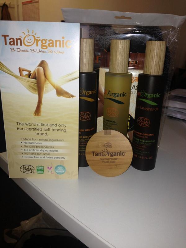 Hetti Bywater (@bywaterhetti_) on Twitter photo Thanks so much <a href="/TanOrganic/">TanOrganic</a> for the amazing gifts! Can't wait till I lose my real tan to fake it up with this ☀️ Thanks so much <a href="/TanOrganic/">TanOrganic</a> for the amazing gifts! Can't wait till I lose my real tan to fake it up with this ☀️