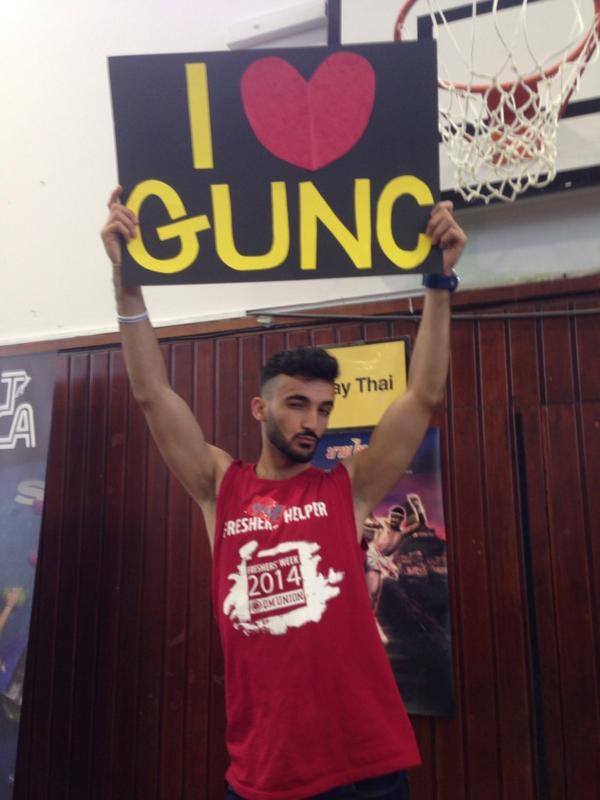 GUSAMuayThai's tweet photo. Very own Muay Thai boy showing @GUSANetball some love. #gusafw14 #sportsfair @GUSAPresident @glasgowunisport http://t.co/UzYfVOen6k
