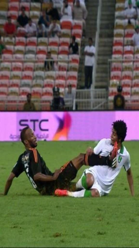 Aljaazy1's tweet photo. يعني فيك حول ولا شلون ؟ http://t.co/MuFdp2Rw2E