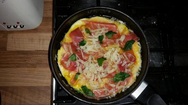 conwaydc's tweet image. Awesome session with @fitnessfreakHQ followed by a herb Kileen cheese and prosciutto omelette #MidWeekWIN