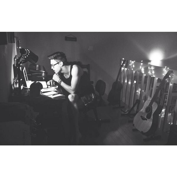 creeping on my bf bc im bored😏👀😂