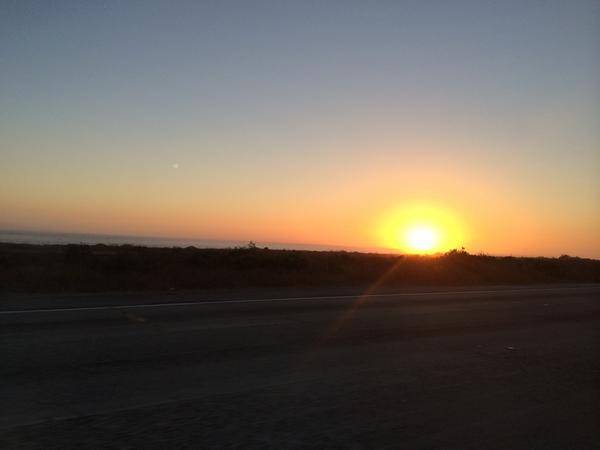 elsarhn's tweet photo. غروب الشمس شاطي سان دييغو حاليا http://t.co/I4BurzYP69