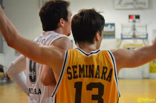 uv_lp's tweet photo. Lindo partido el de esta noche para brindarle un caluroso aplauso a @Seminarajm en su regreso... Welcome Back Shooter http://t.co/jQQcymuLLG