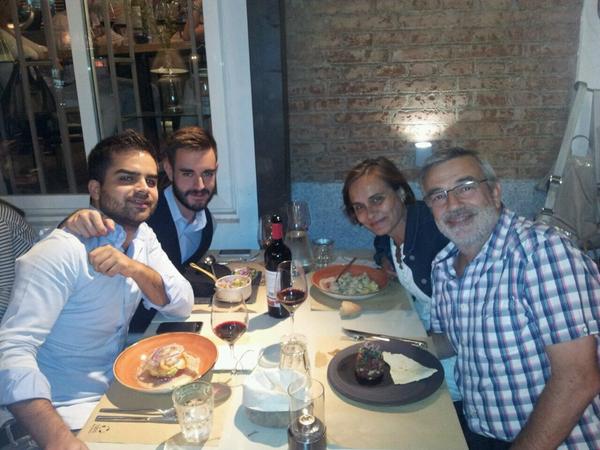 Nach170689's tweet photo. Celebrando el cumple de @FdezPineda 
( mi señor padre) con @dc_cueto y @Marcolsan 
Y bien de vino !! http://t.co/fQzIcmMmMa