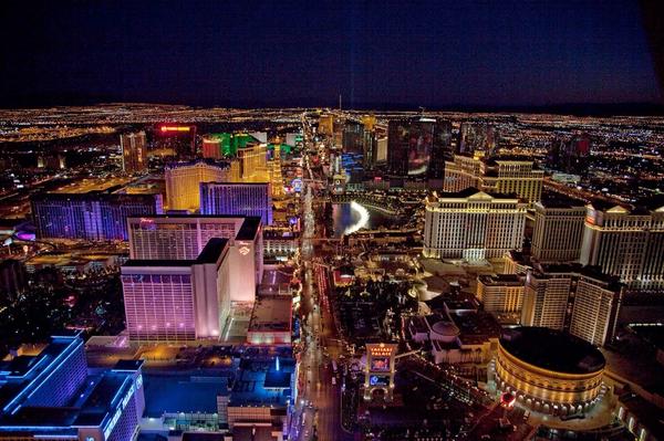 Fly from Zürich (ZRH) to Las Vegas (LAS) for 677 USD for a family of four. See what the Vegas Strip has to offer!