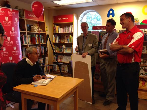 StagsWomensLax's tweet photo. @StagsMensLax @StagsMensBball @StagsWBball @FairfieldStags visited with Mike Lupica at the bookstore today #stagsread http://t.co/ileMQ4fPzp