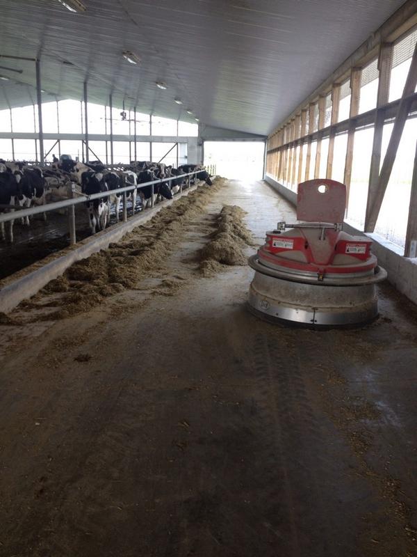 R_Hofhuis's tweet image. I applaud the effort mr. Juno. But next time please push the other way. Thanks! #lelyrobot