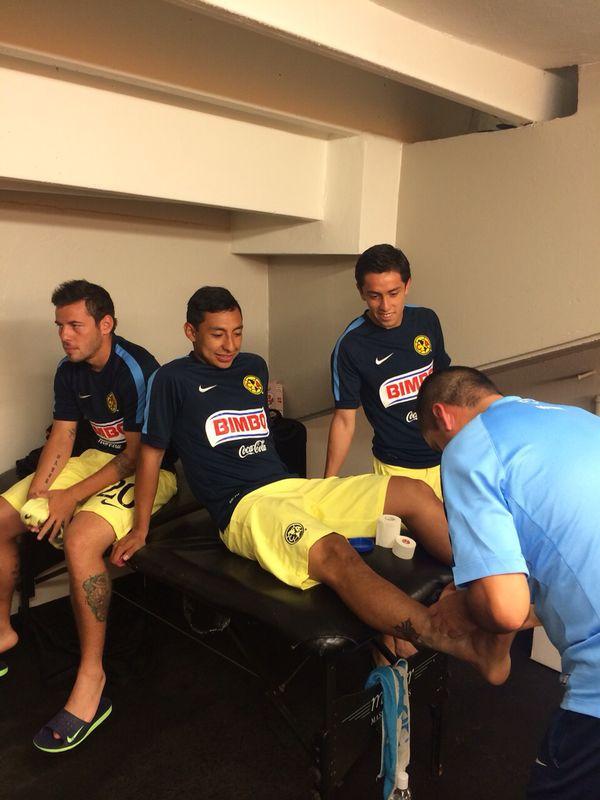ClubAmerica's tweet photo. @TheChampions Nuestras Águilas se alistan para el partido en contra de @PuertoRicoBFC #VamosAzulcremas http://t.co/MRU6GKIRVn