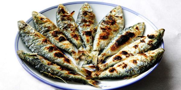 HuffPostKorea's tweet image. 바야흐로, 전어의 계절! 가을전어에 대한 궁금증 6가지를 정리했다.  huff.to/1CsCwa4