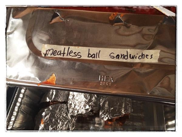 JanNash100's tweet image. Dinner's here.  @RizzoliIslesTNT @AURizzandIsles @SamLembeck @Angie_Harmon