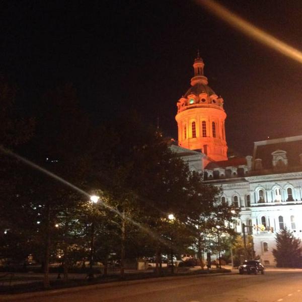 Paint the City orange starting w/ City Hall! Go O's! #WeWontStop <a href="/Orioles/">Baltimore Orioles</a> ⚾️