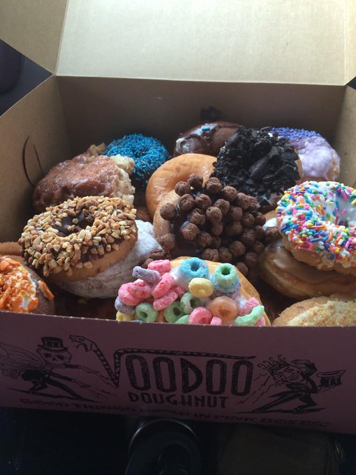 All these Vegan day-olds for 6$ ? ????? http://t.co/E1mMRDikC7