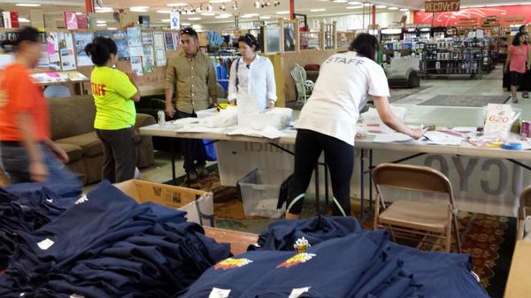 SFAlohaRun's tweet image. #JCYC hard at work with goodiebag pickup @ #sportsbasement. If you registered for #sfaloharun come by &amp;amp; pickup ur bag